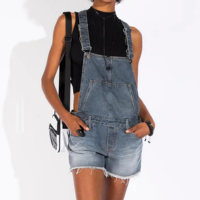 JARDINEIRA FEMININA JEANS COM BOLSO CANGURU