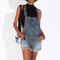 JARDINEIRA FEMININA JEANS COM BOLSO CANGURU