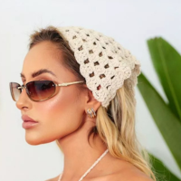 Lenço Feminino em Crochê Artesanal - Bandana Feminina