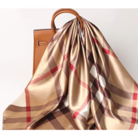 Lenço grande de Cetim multiuso 90x90 Cropped, Bandana, Turbante,Xadrez