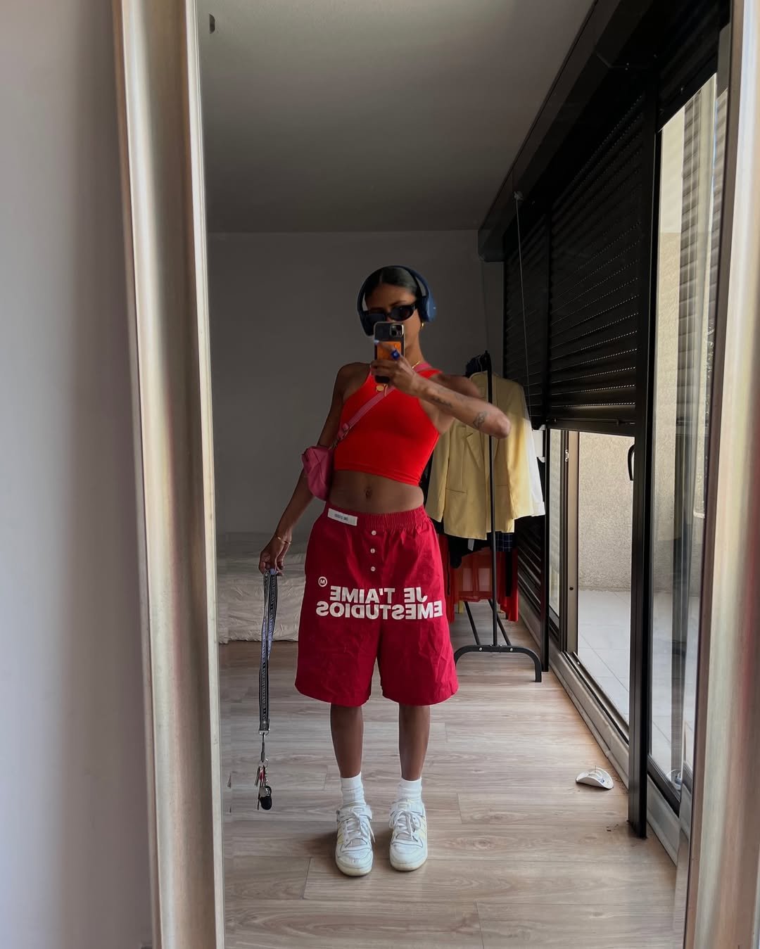 Look com tênis branco