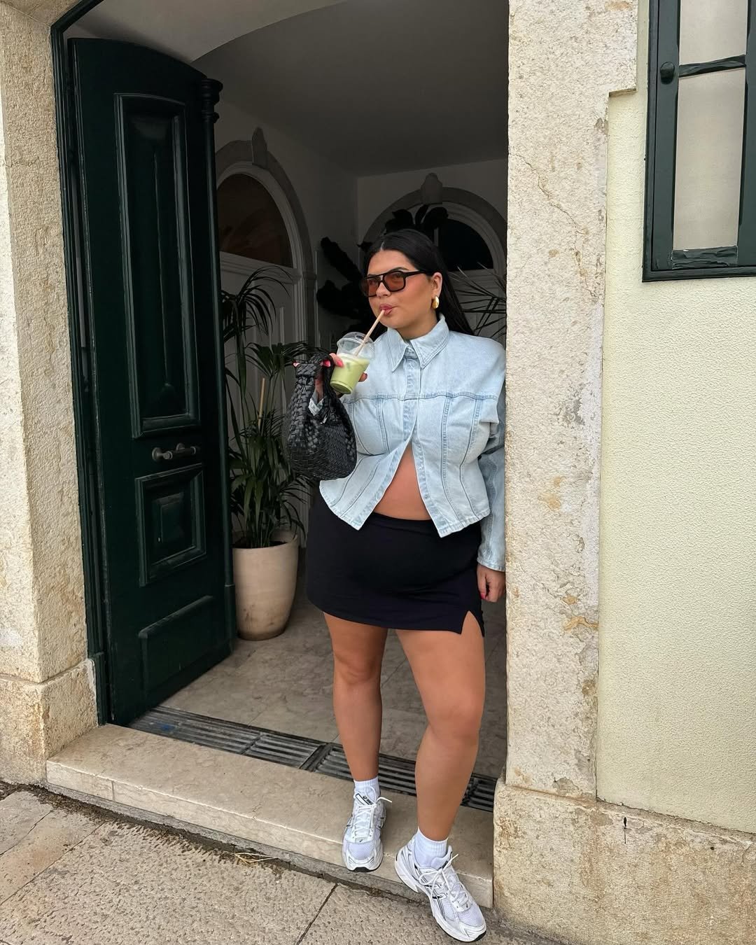 Look com tênis branco