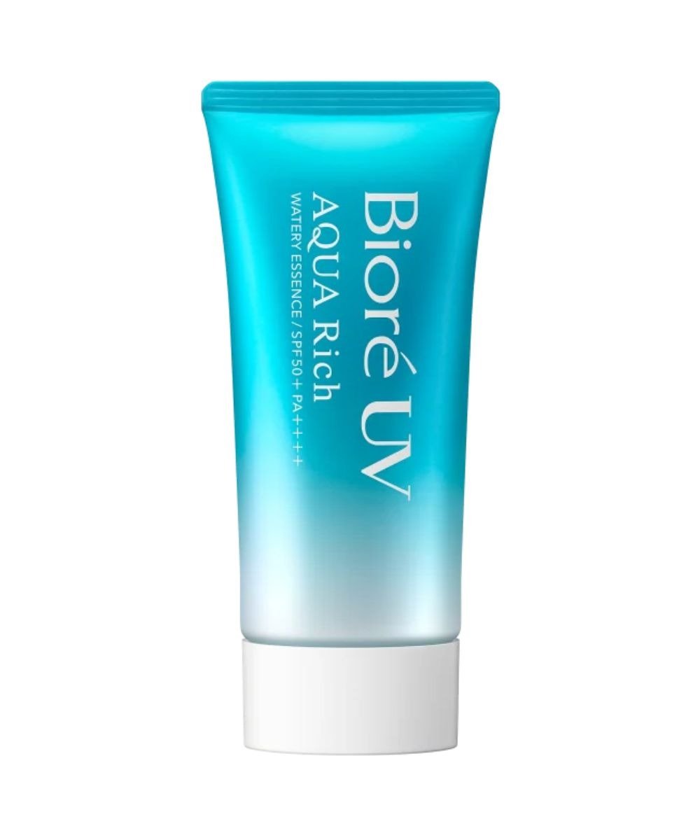 O melhor protetor solar para o rosto, Bioré UV Aqua Rich, apresenta um design elegante com um tubo em tons de azul e branco. Com proteção SPF 50 e PA++++, é ideal para quem busca um produto leve e de rápida absorção. Sua textura aquosa proporciona hidrata