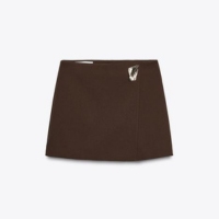 SHORT-SAIA ASSIMÉTRICA COM APLIQUE