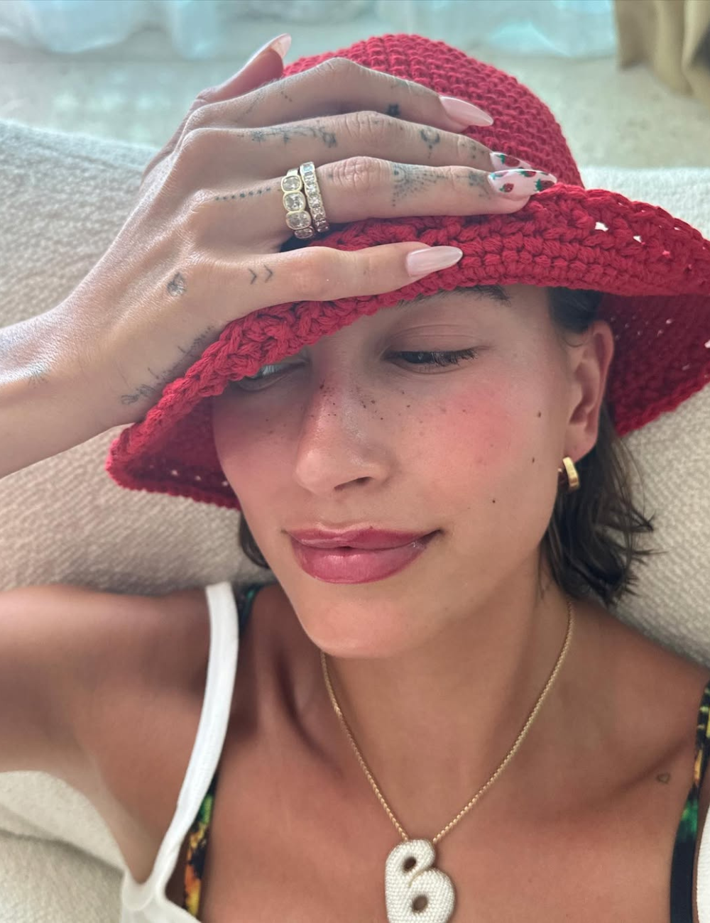 Hailey Bieber.