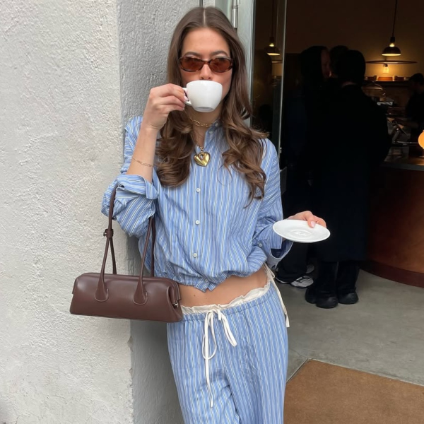 Look com camisa listrada feminina: 6 inspirações fáceis e bonitas