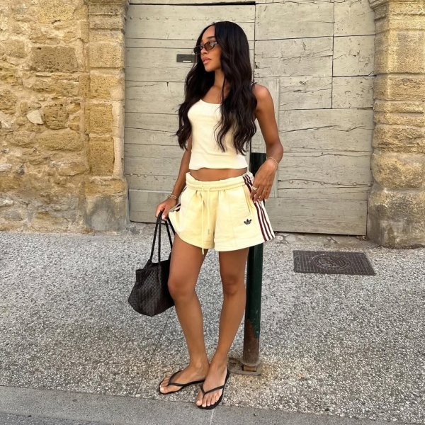 6 modelos de blusa para verão que estão bombando para usar agora (e em 2026)