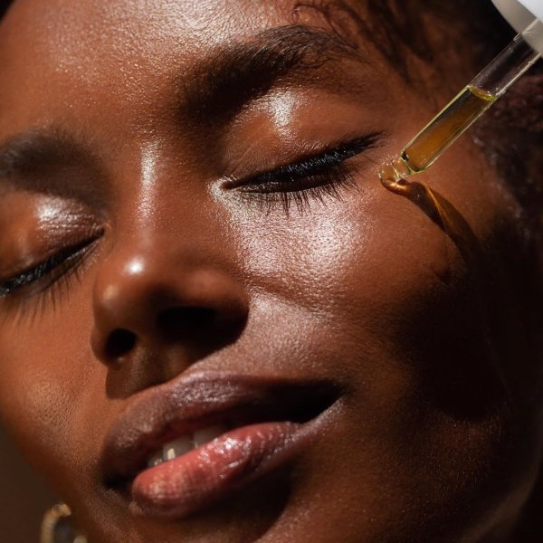 Para que serve óleo de semente de uva? Saiba como usar na pele e cabelo