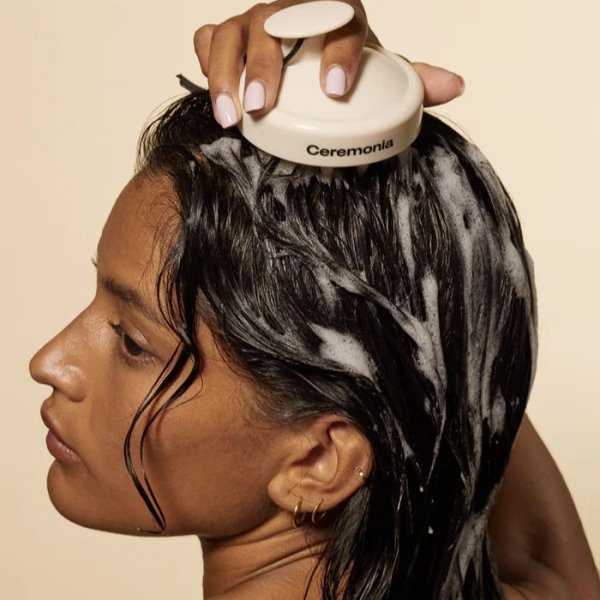 Afinal, o que é scalp care? Saiba tudo sobre a tendência de beleza