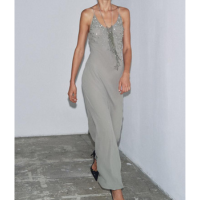 VESTIDO DE GEORGETTE COM ALÇAS E JOIAS