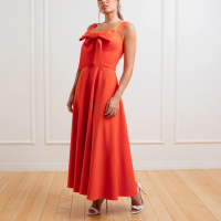 Vestido Longo em Crepe com Decote Coração e Babado na Barra