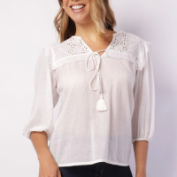 Bata Feminina Manga Longa Detalhe Laise Branca