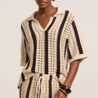 Blusa Boxy Listrada em Tricô com Ponto Vazado de Efeito Crochê Bege/Preto