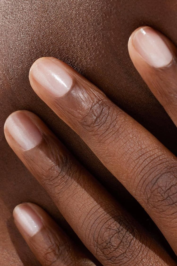 Dedique cuidados diários com hidratação e proteção para aprender como recuperar as unhas fortes e saudáveis naturalmente.