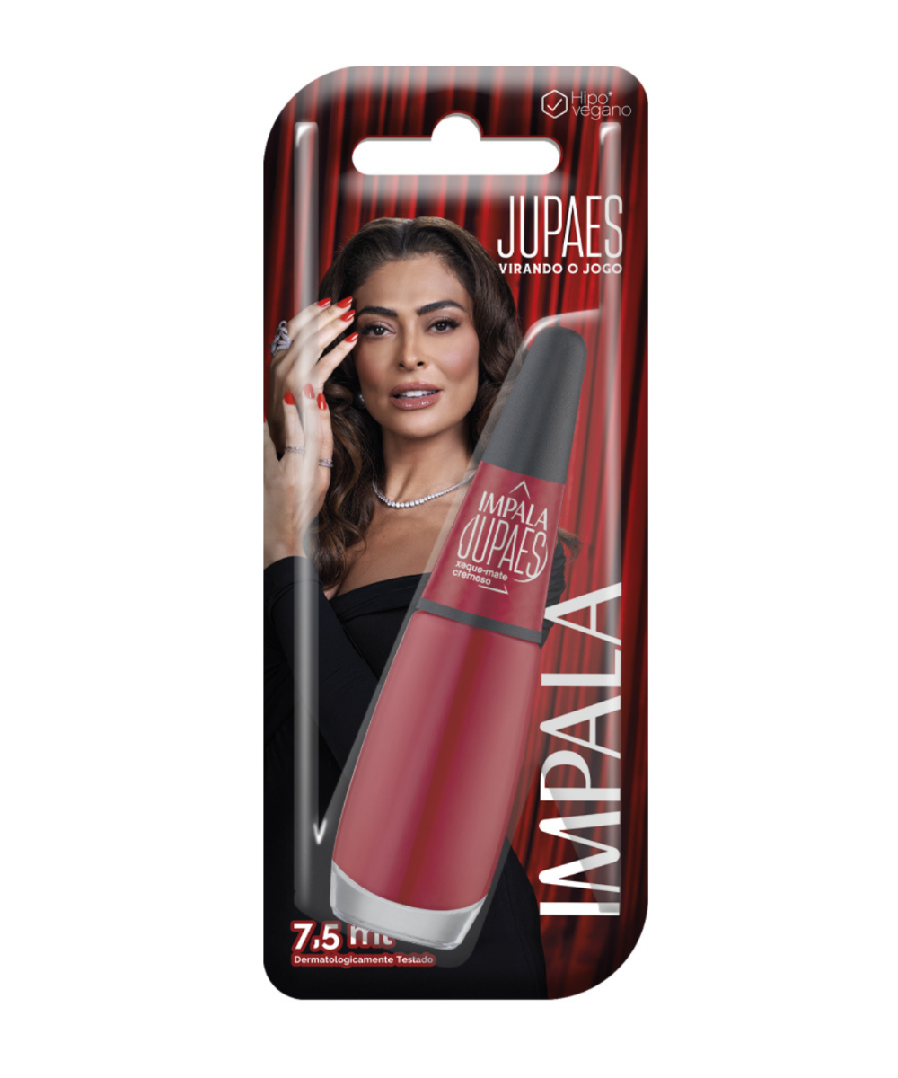 Impala com Juliana Paes destaca batom líquido vermelho mate cremoso, embalagem elegante e presença confiante da atriz com