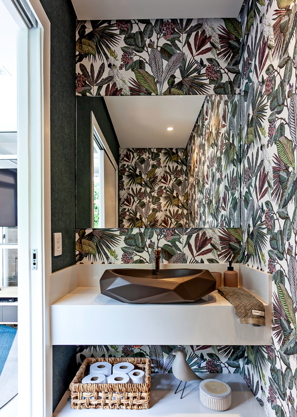 Papéis de parede da moda, com estampa de folhagem.