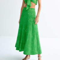 Saia Midi Evasê em Tecido Bordado Paetês