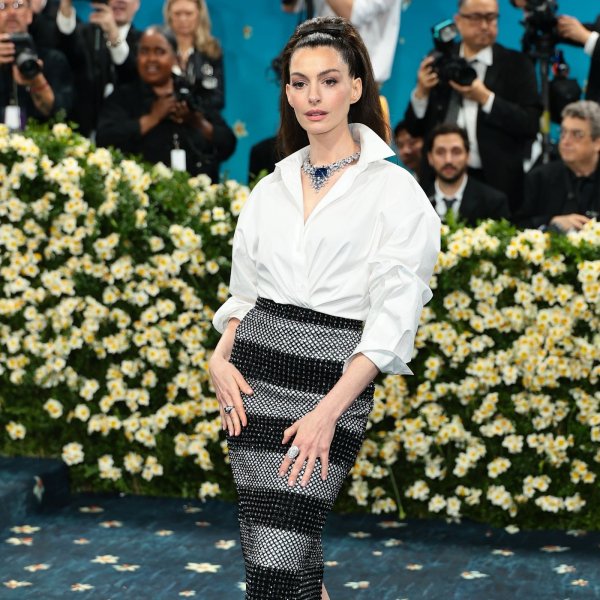 A evolução de estilo de Anne Hathaway em 15 looks icônicos