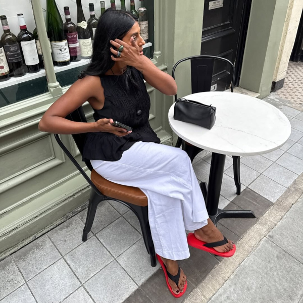 Esqueça o jeans nesse verão, a calça de linho branca promete elevar seus looks