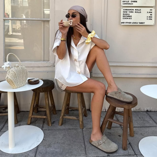 É assim que as estilosas estão usando esse clog confortável?