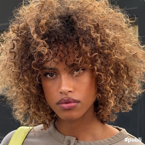 O que ninguém te conta sobre a coloração de cabelos crespos e cacheados