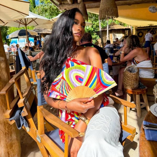 O leque é o acessório estiloso e funcional favorito das estilosas