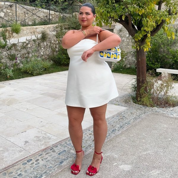 A sandália de flor é o sapato divertido e fashionista do verão