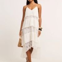 Vestido Evasê Midi em Chiffon com Sobreposição e Renda Floral Off White