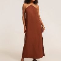 Vestido Longo Midi Frente Única em Viscolinho Marrom