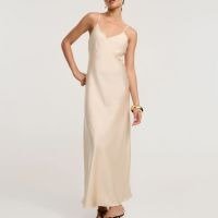 Vestido Acetinado de Alça com Recorte no Busto Chamoanhe