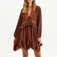 Vestido Curto Manga Longa com Renda