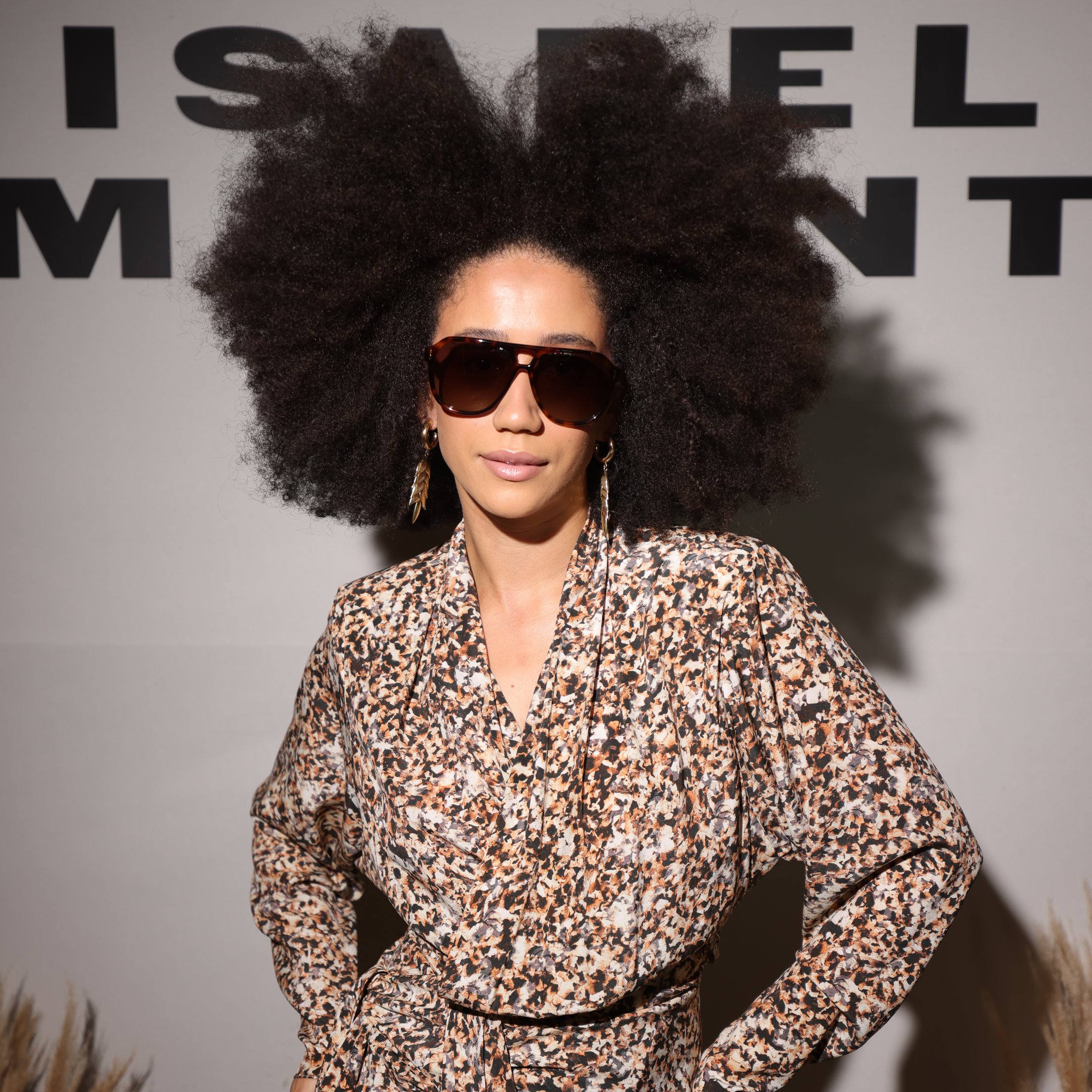 Isabel Marant lança coleção de óculos no Brasil em parceria com a Safilo