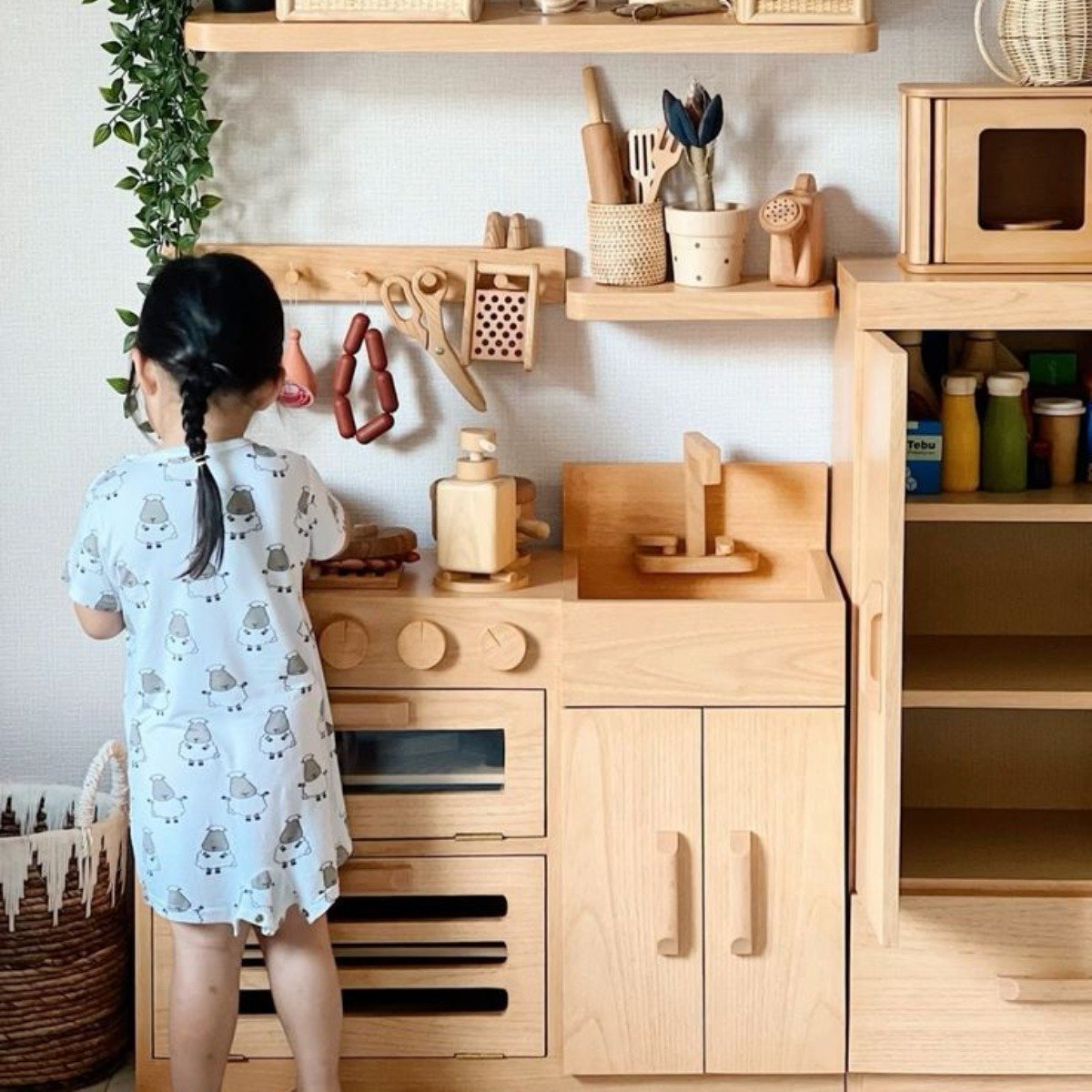 A geração sem telas (ou quase): por que os brinquedos de madeira estão voltando com força total