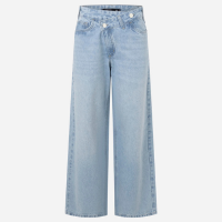 Calça Loose Cintura Baixa em Jeans com Cós Transpassado Claro