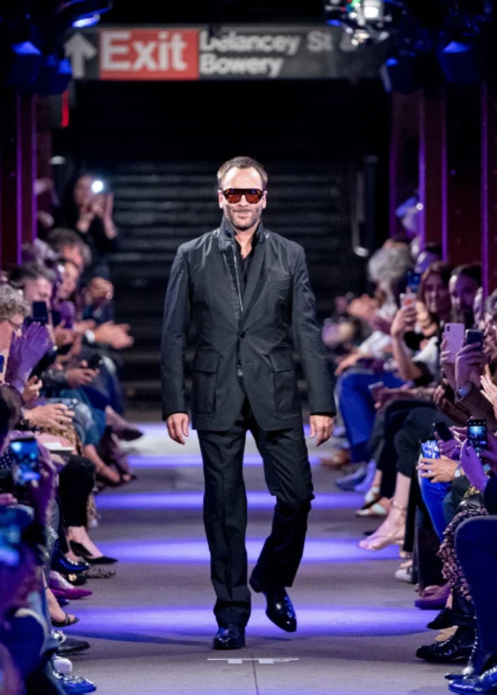 Desfile de Tom Ford no metro.