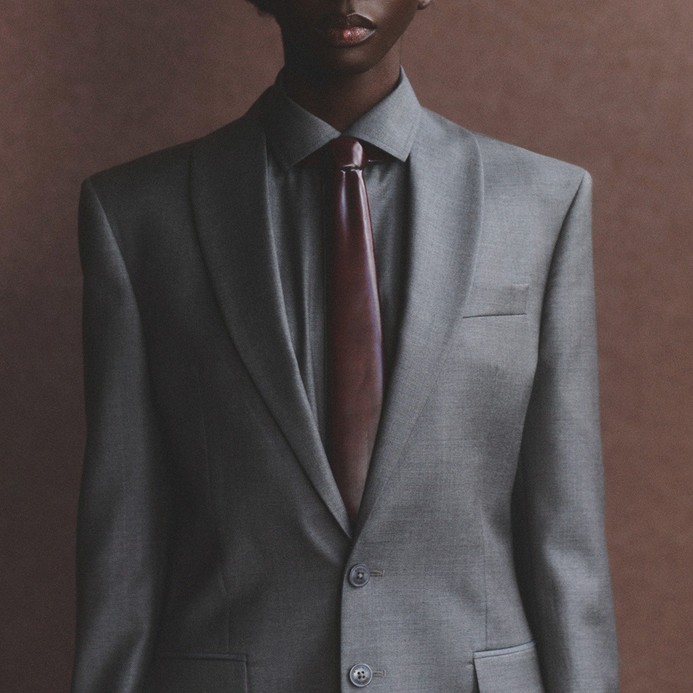 Sasha aposta em gravatas de madeira em novo lançamento da Mondepars