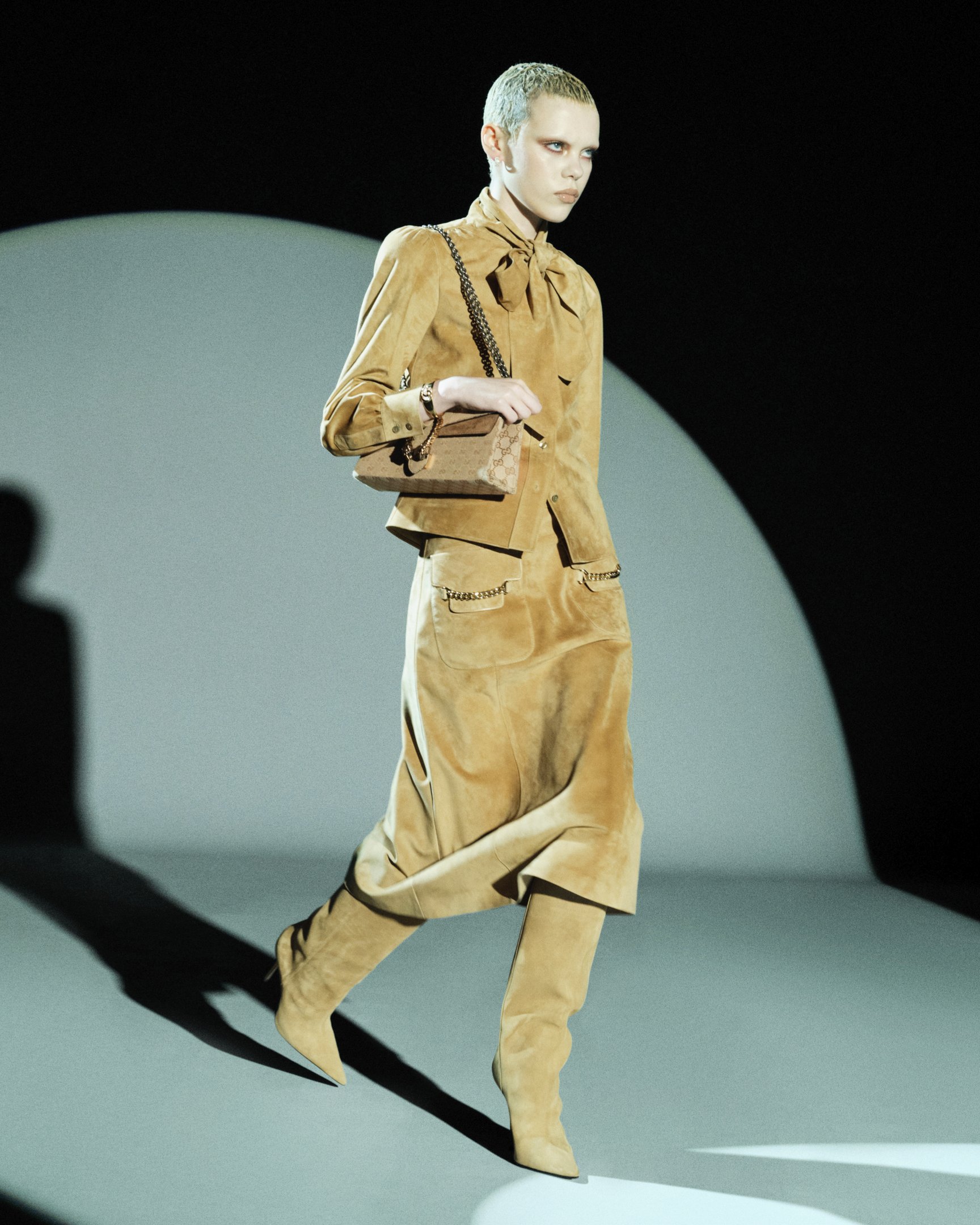 Gucci lança Generation Gucci, coleção de Demna que mistura legado e inovação com foco em sustentabilidade e novos ícones da moda.