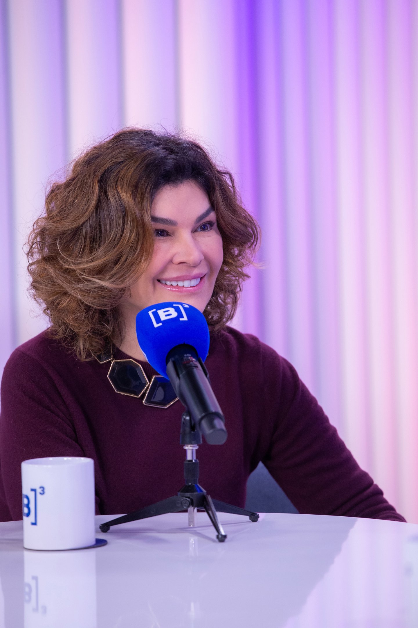 Luciana Costa fala de insegurança feminina no O que tem na sua carteira