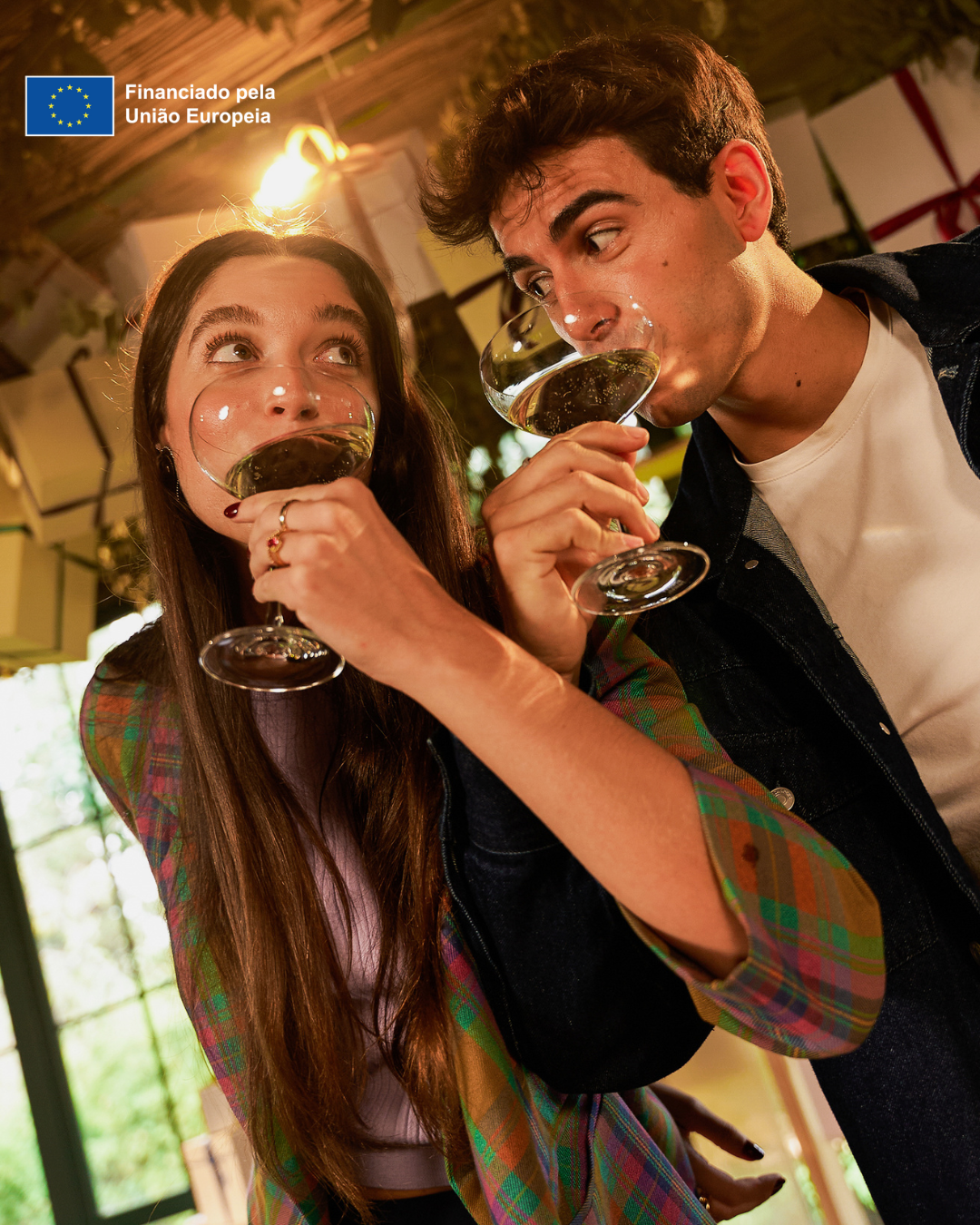 amigos celebrando o Réveillon em casa