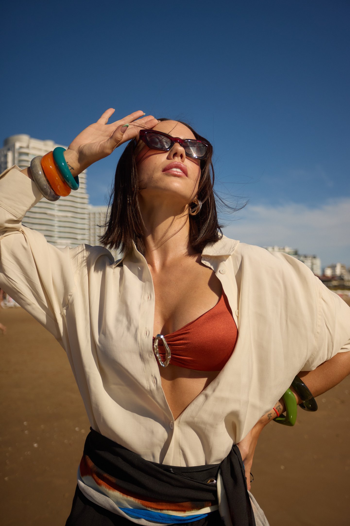 Como tirar seu look de festa na praia do óbvio