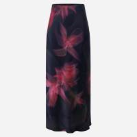 Saia Evasê Midi Acetinada com Estampa Floral Blur PretoVermelho