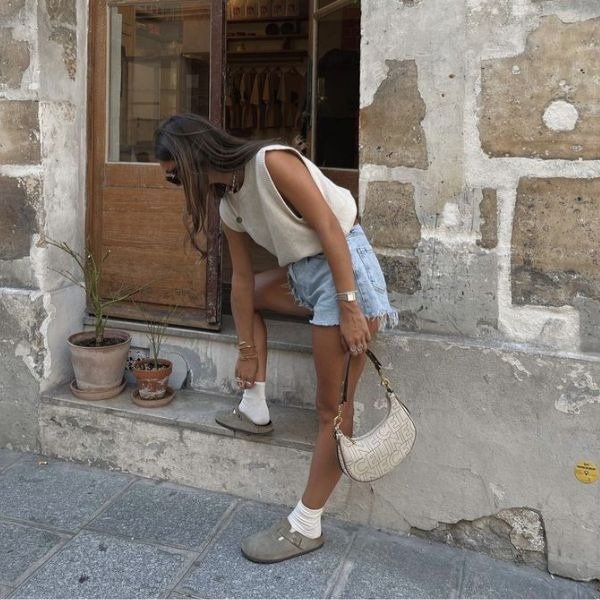 O sapato polêmico que voltou com tudo e virou tendência de moda este ano