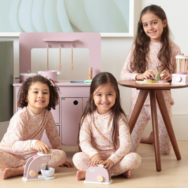 A geração sem telas (ou quase): por que os brinquedos de madeira estão voltando com força total