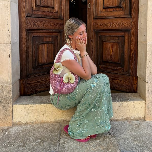 Como usar chinelo rosa: 6 looks perfeitos para o verão 2026