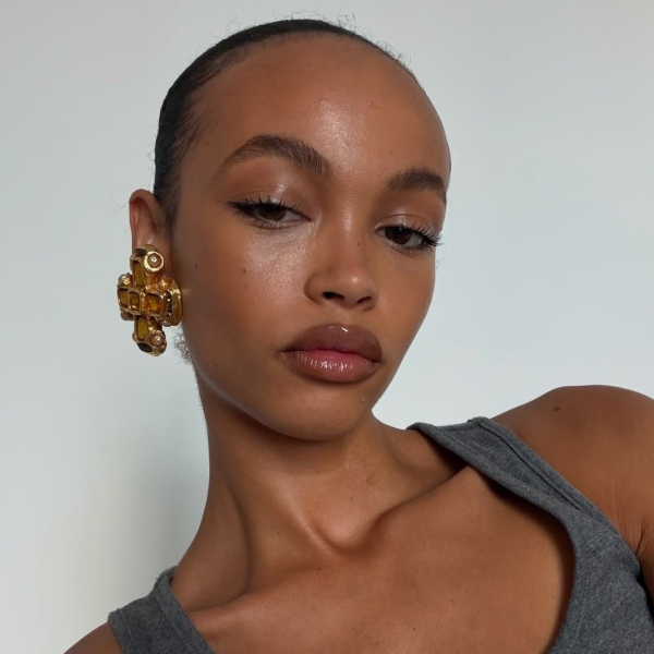 O acessório estiloso que transforma seu look de verão em 10 segundos