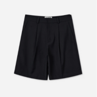 Bermuda com pregas de alfaiataria preto