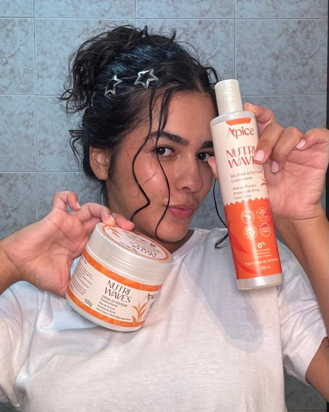 Como cuidar do cabelo ondulado com produtos laranja e branco da linha Apice Nutri