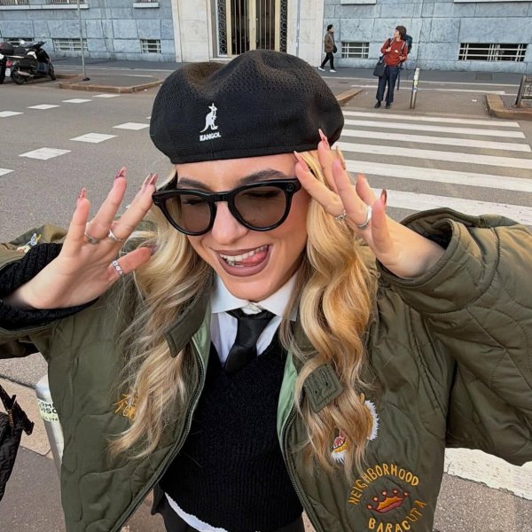 A boina Kangol é o novo acessório queridinho das fashionistas