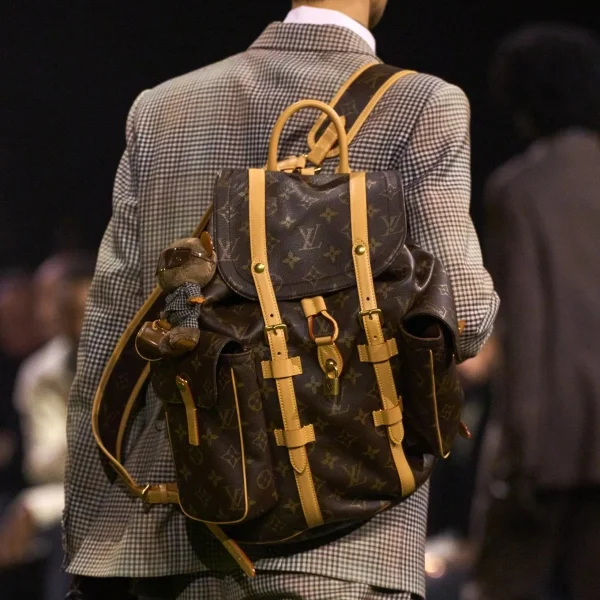 Se depender da Louis Vuitton, a mochila estilosa vai dominar os looks