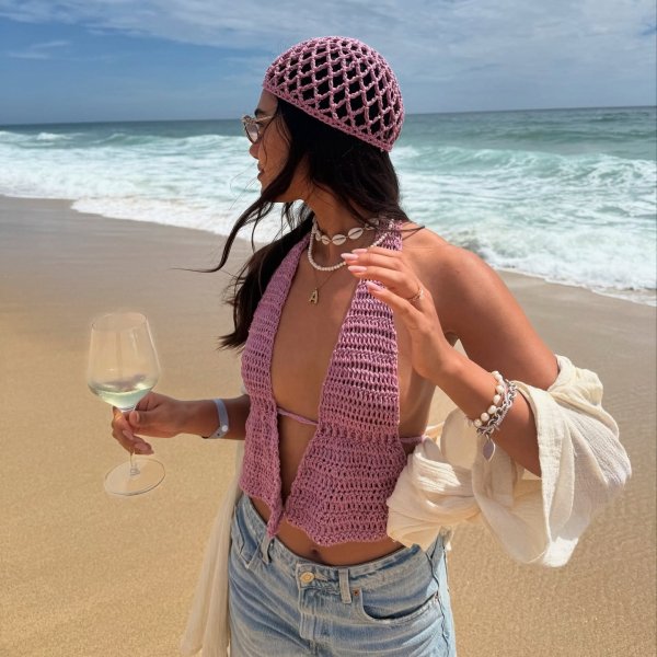 10 looks para te convencer a trocar a blusa básica pelo top de crochê